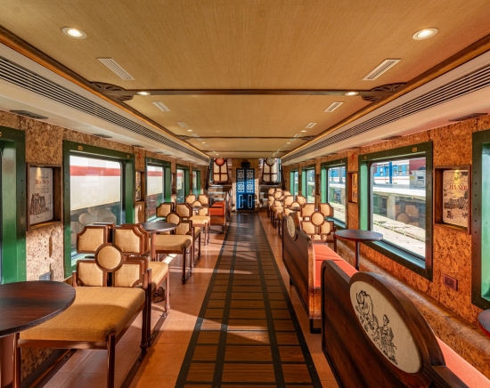 2025年運行開始!2階建てハノイ観光列車「ハノイ・トレイン」列車旅体験ツアー<日本語ガイド付き/トレインストリート通過>